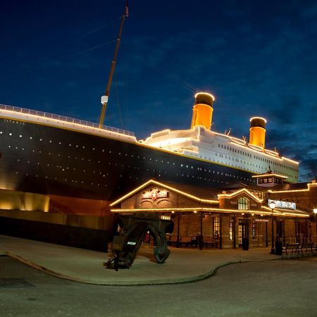 Daya, Hot Tub, Pool Table, 1089 Of Free Attraction Tickets For Each Paid Day, Dollywood And More! Gatlinburg Room photo