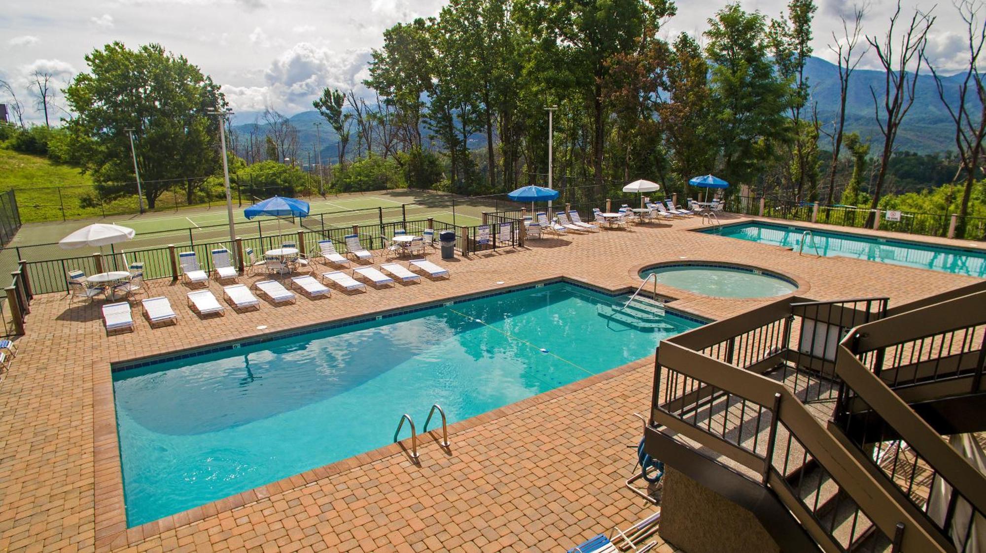 Daya, Hot Tub, Pool Table, 1089 Of Free Attraction Tickets For Each Paid Day, Dollywood And More! Gatlinburg Room photo